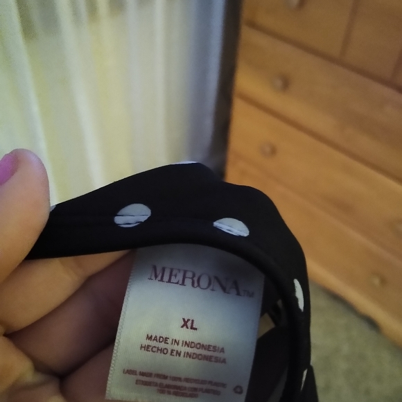 Swimsuit - Picture 2 of 3